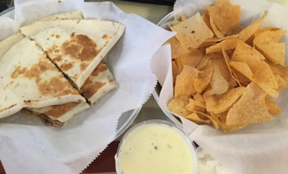 south-depot-taco-shop-chips-and-queso