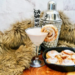 cinnamon-roll-martini