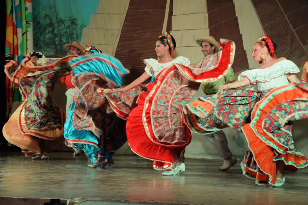 cultural-performance-in-mazatlan-mexico