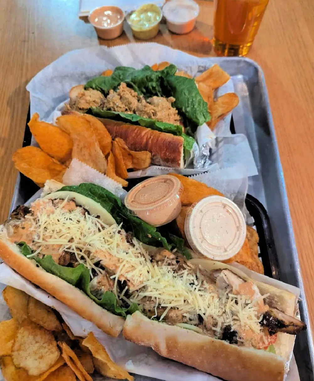 zunzi-sandwich-with-chips