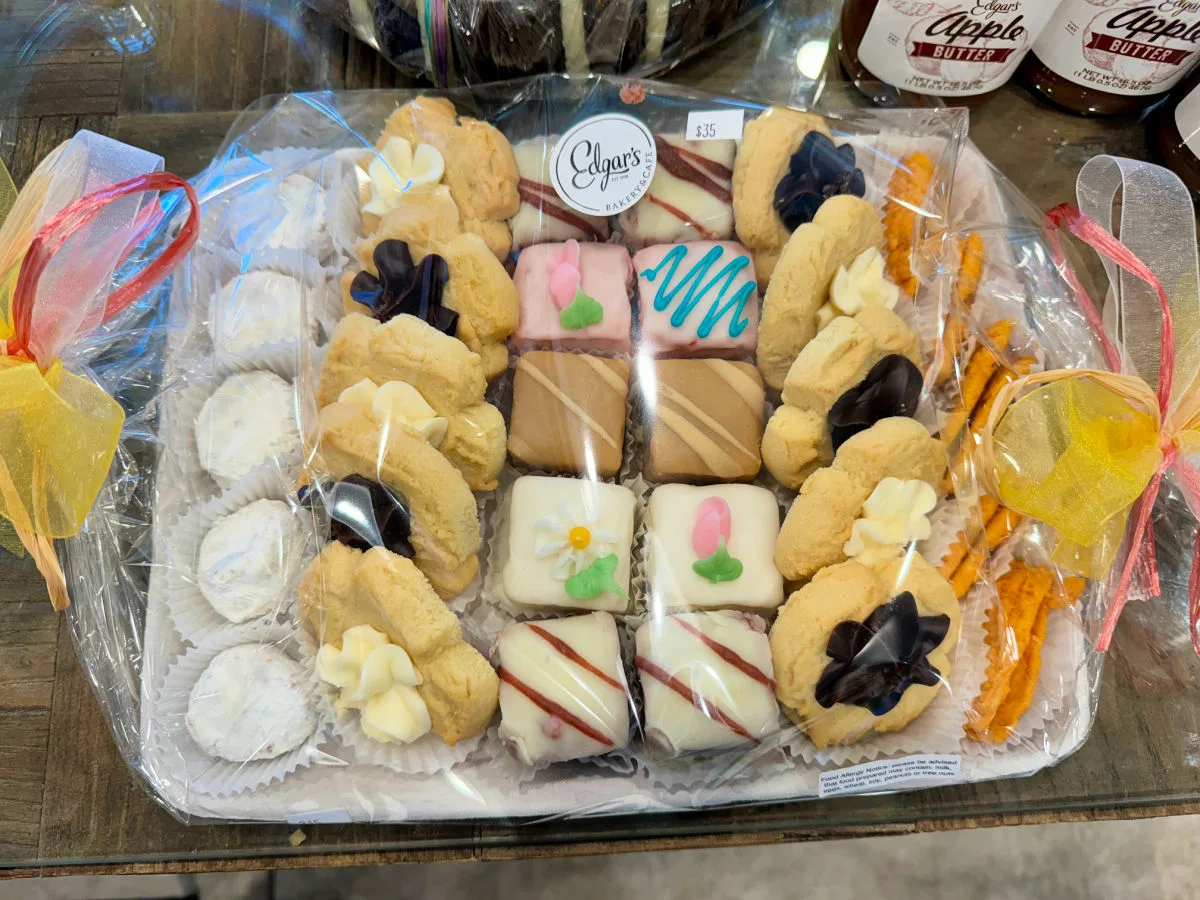 edgars-bakery-sweets-tray