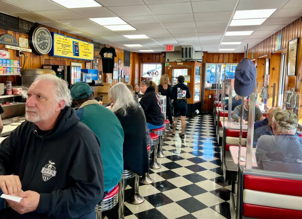 tom-and-joes-diner