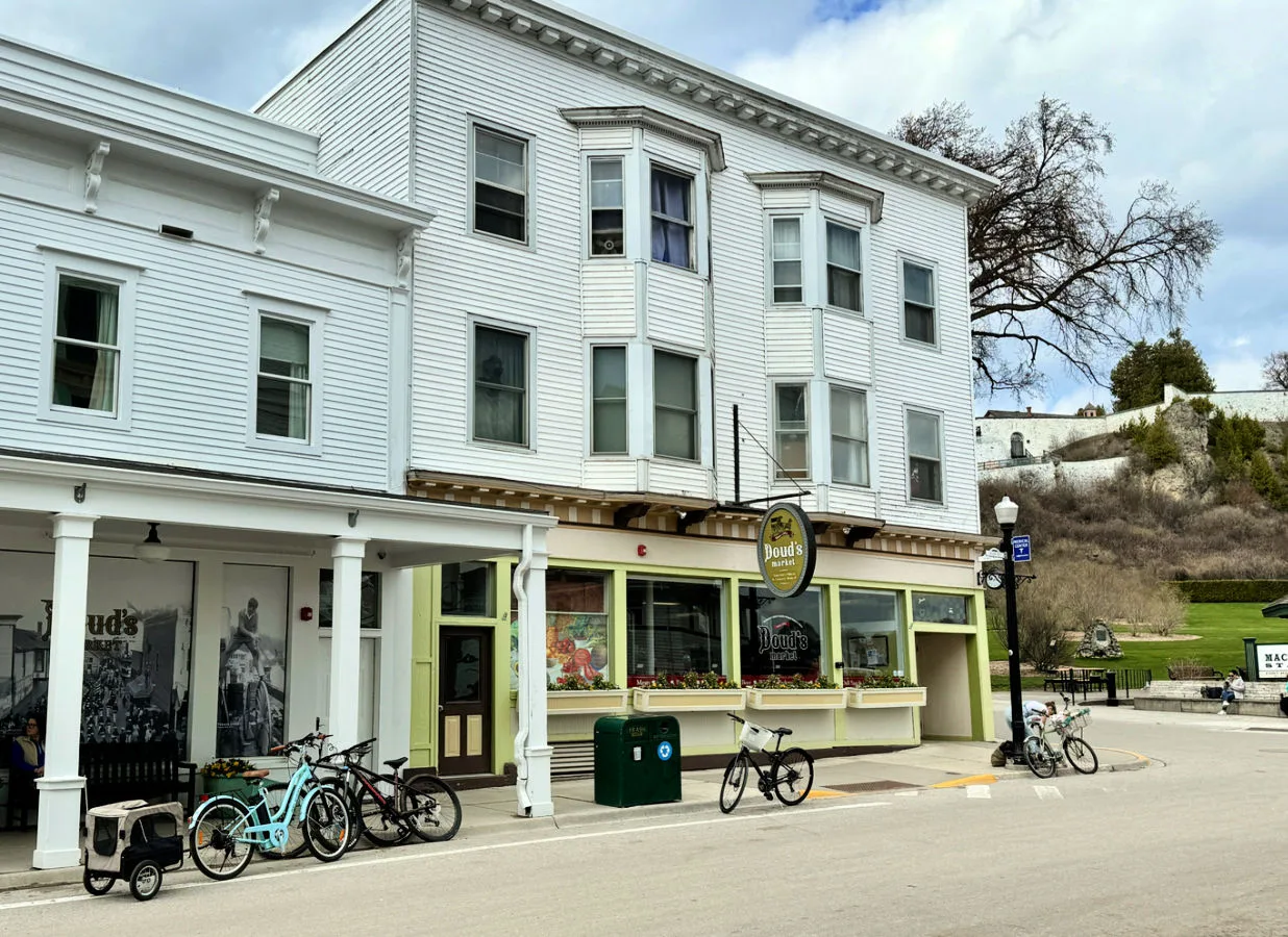 douds-market-in-mackinac-island