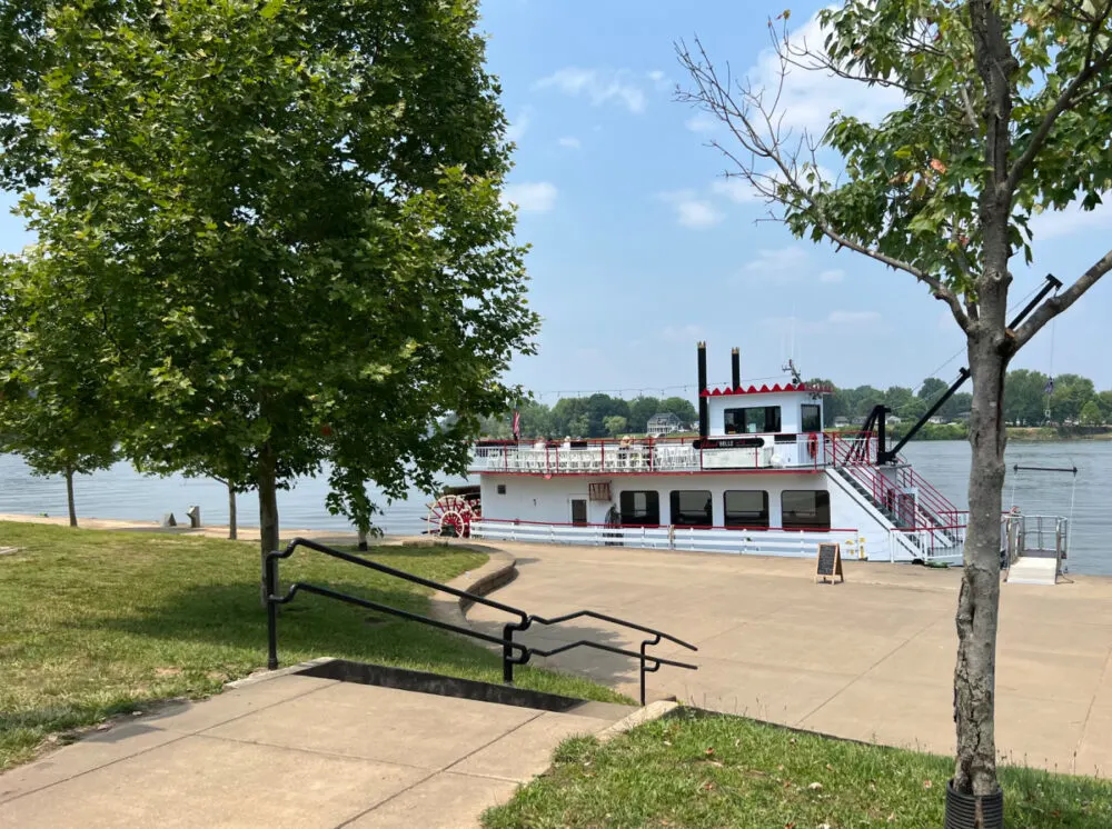 boat-ride-and-riverbank-parkersburg