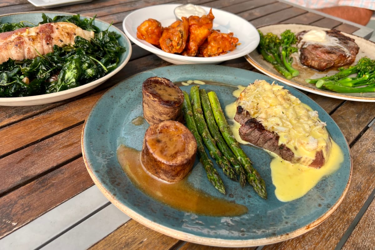 entrees-table-9-morgantown