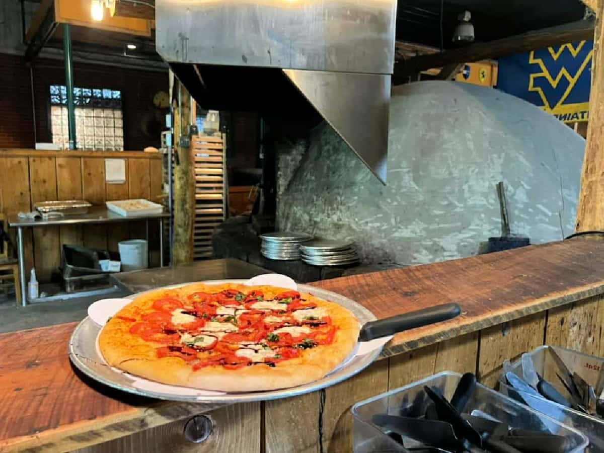 morgantown-brewery-pizza