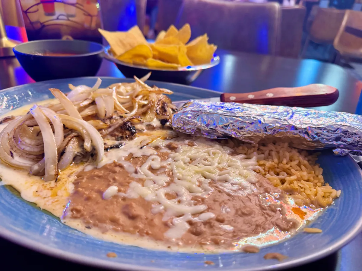 plaza-azteca-chicken-with-grilled-onions