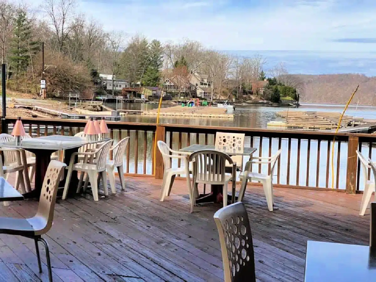 seating-at-lake-house-on-cheat-lake