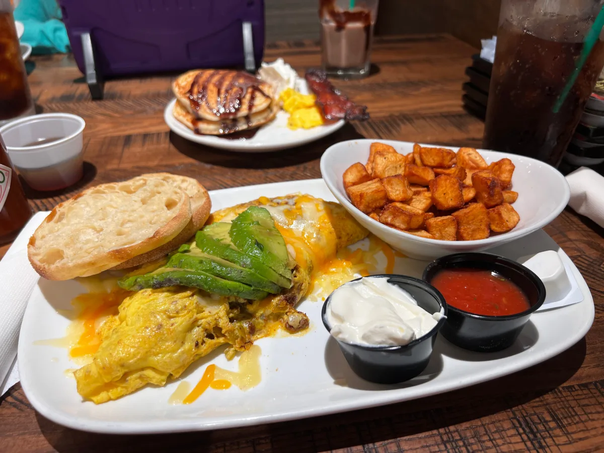 avocado-omelet-with-potatoes