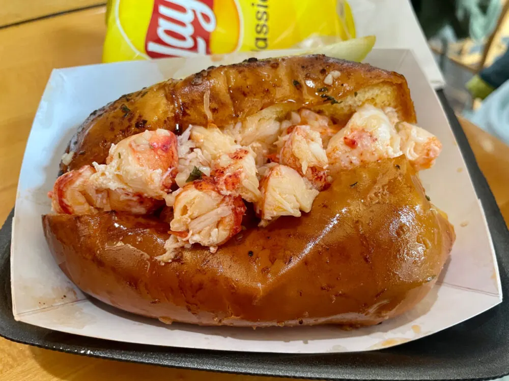 boston-maine-fish-co-lobster-roll