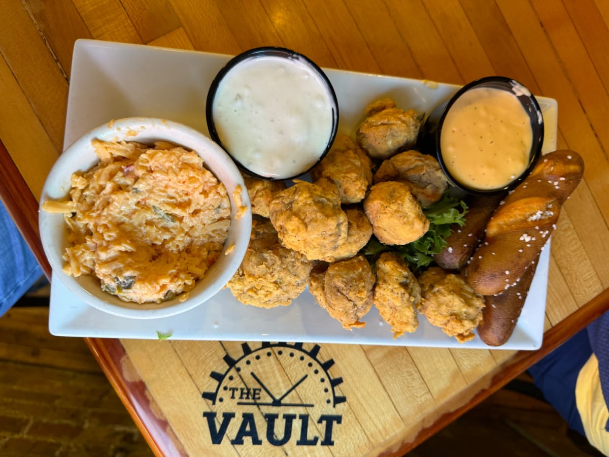 the-vault-appetizer-plate-pretzel-bites