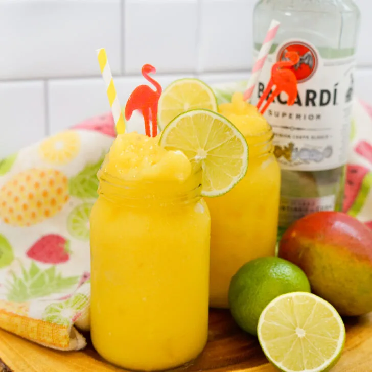 How to Make a Frozen Mango Daiquiri