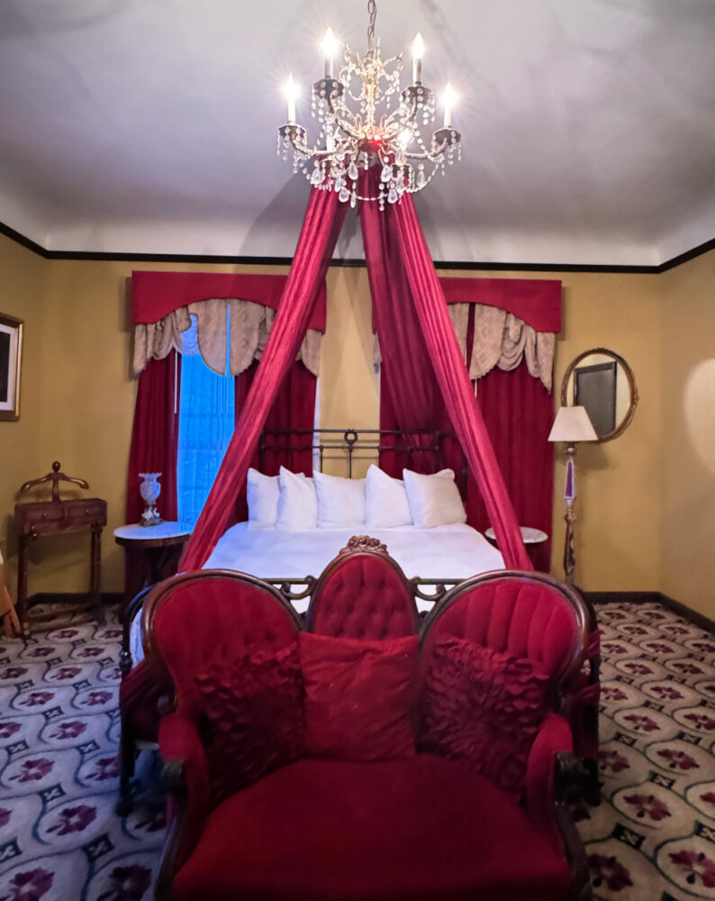 mizpah-hotel-lady-in-red-room