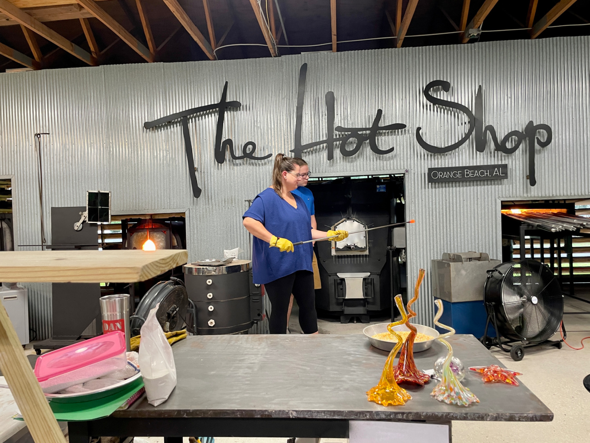 the-hot-shop-glass-blowing