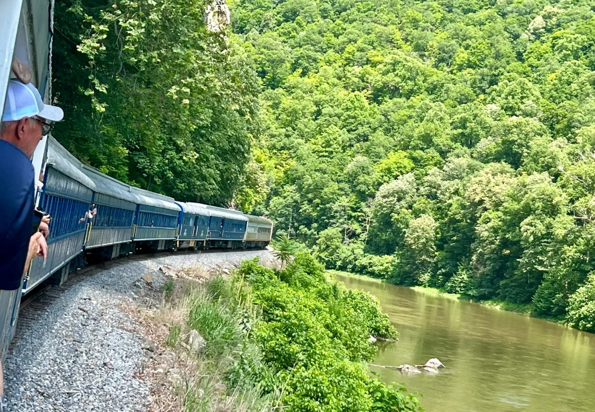 train-travel-in-west-virginia-all-season
