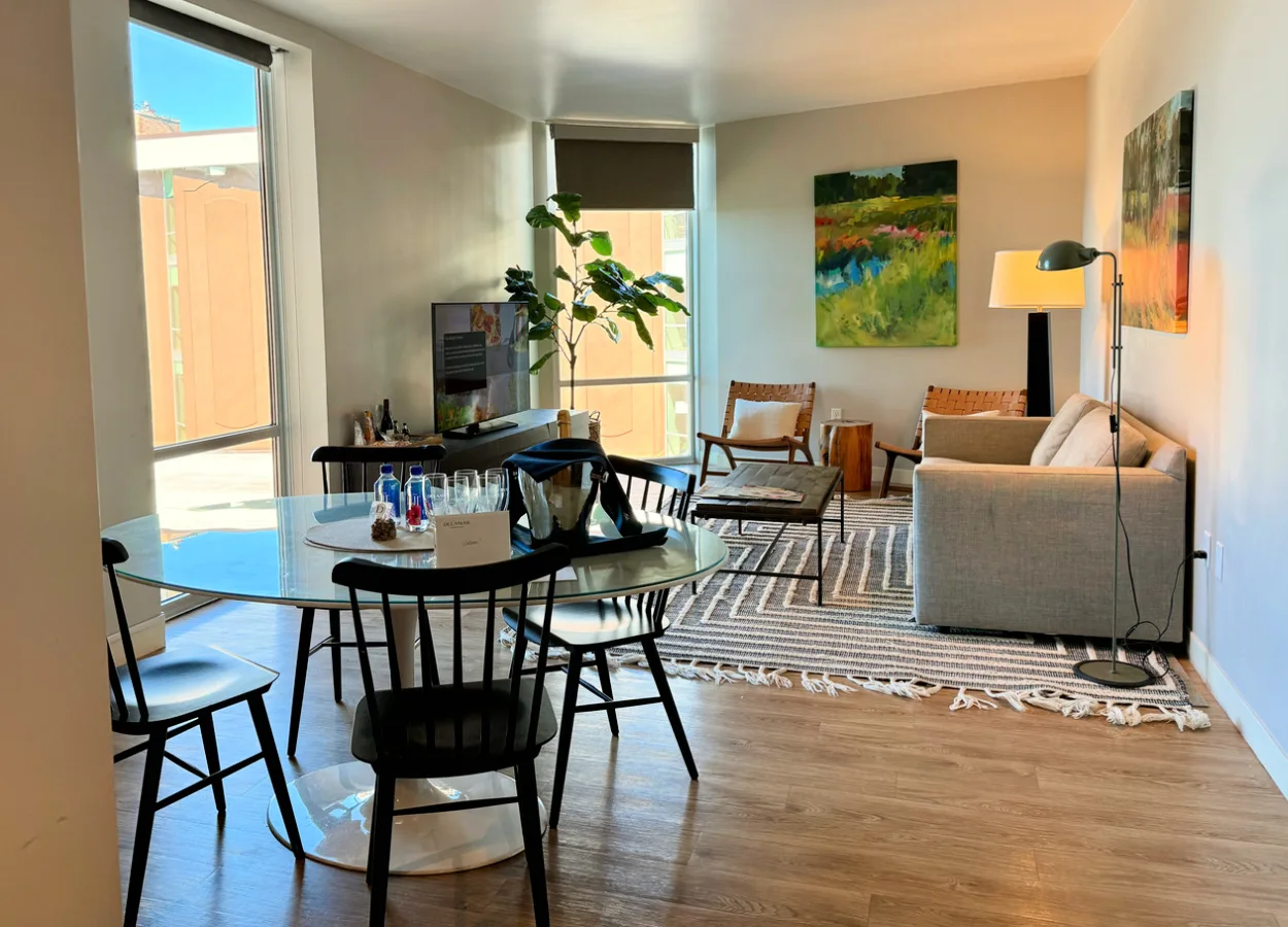 delamar-traverse-city-hotel-room