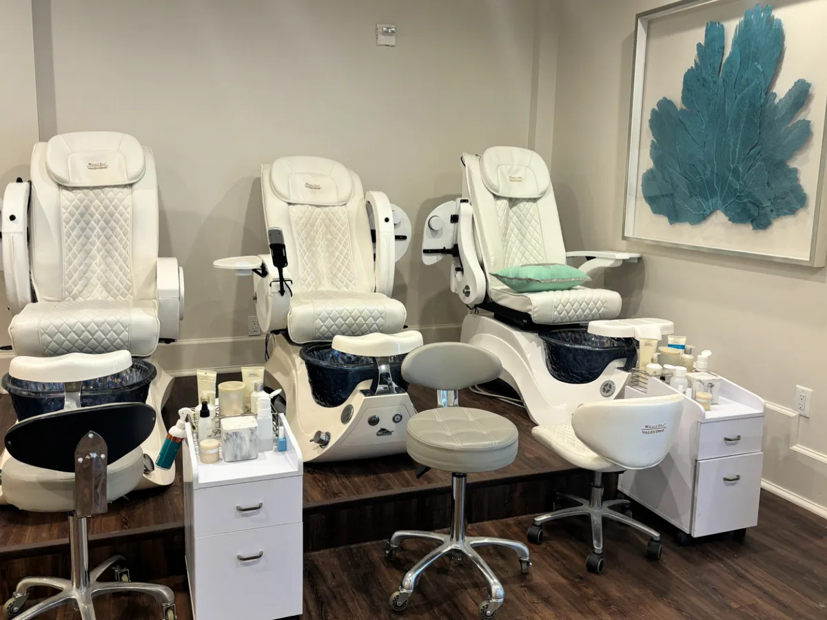 the-beach-club-spa-pedicure-chairs