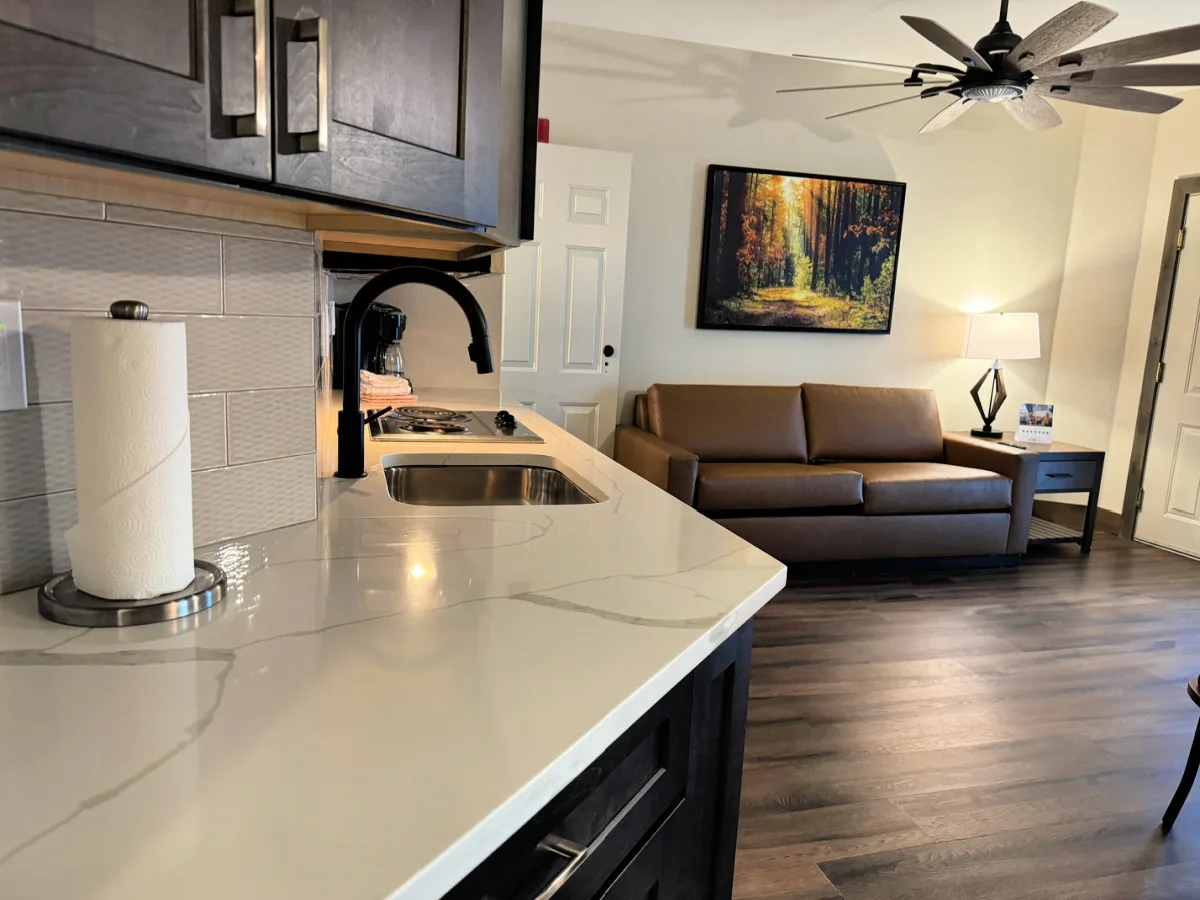 westgate-kitchen-and-living-room-branson