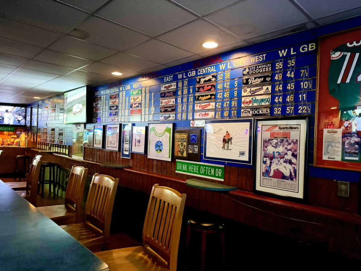 what-a-tavern-vero-beach-fl