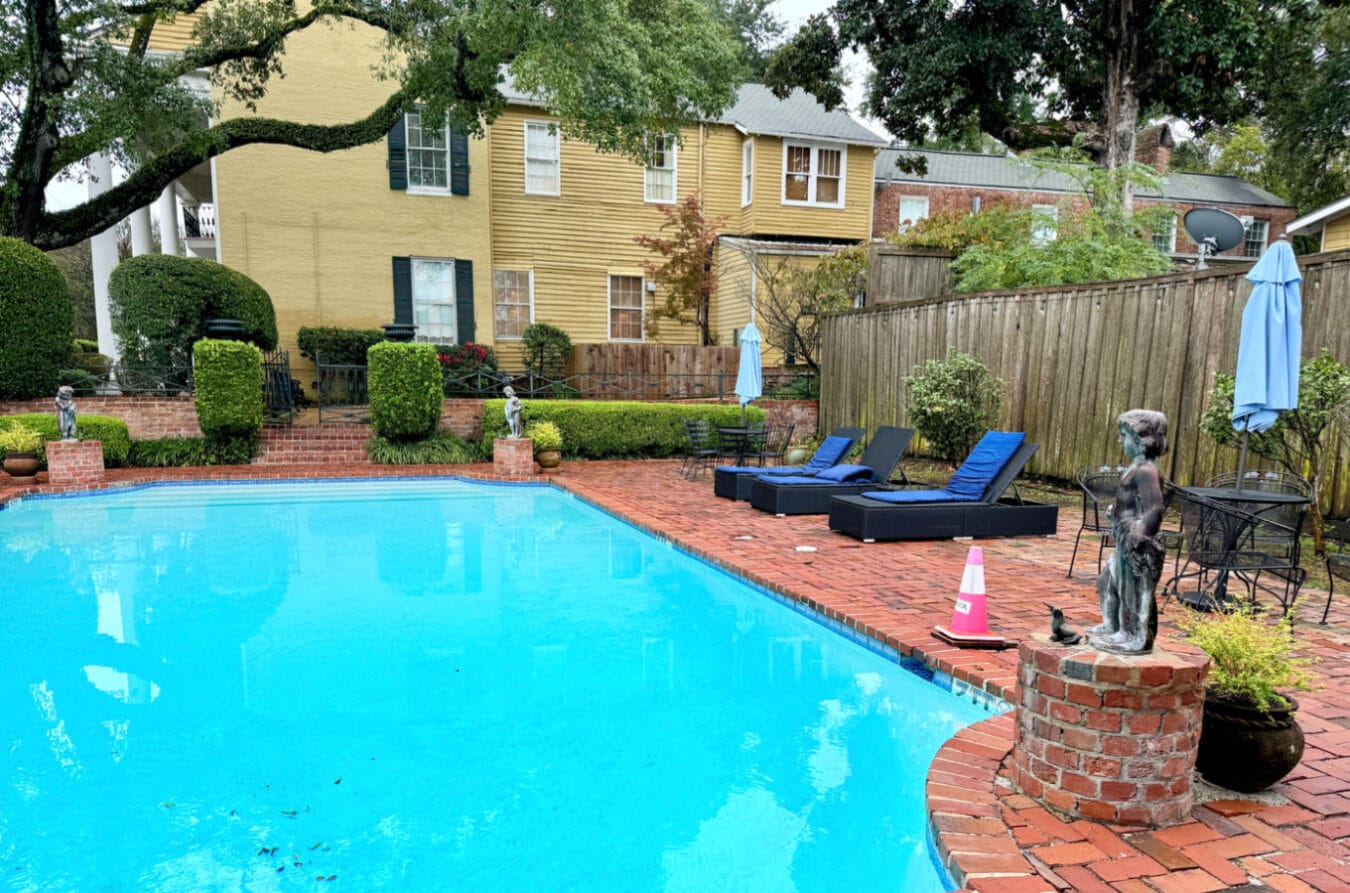vicksburg-mansion-pool