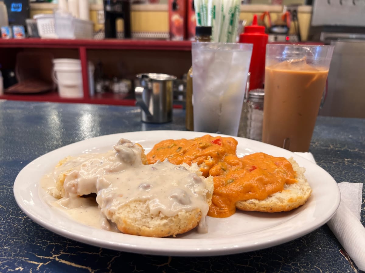 big-bad-breakfast-tomato-gravy-biscuit