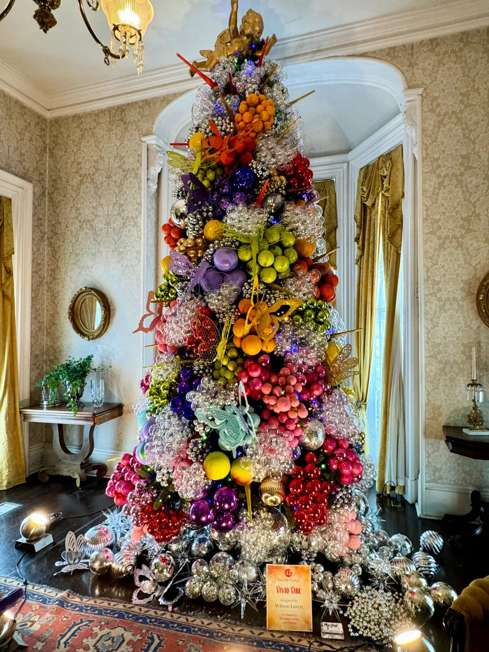 glamorous-merrehope-holiday-tree