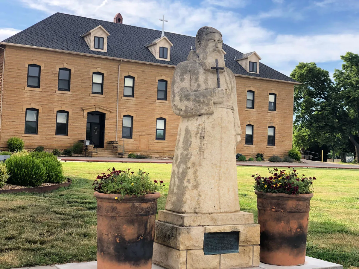 beautiful-church-on-kansas-i70