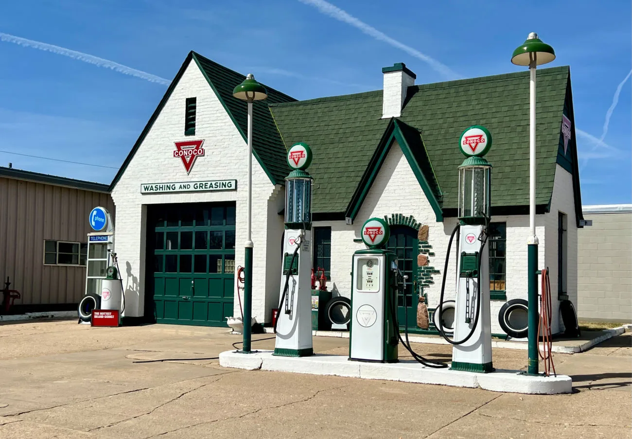 vintage-conoco-station-norton