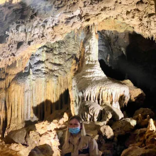 wedding-cake-in-cavern