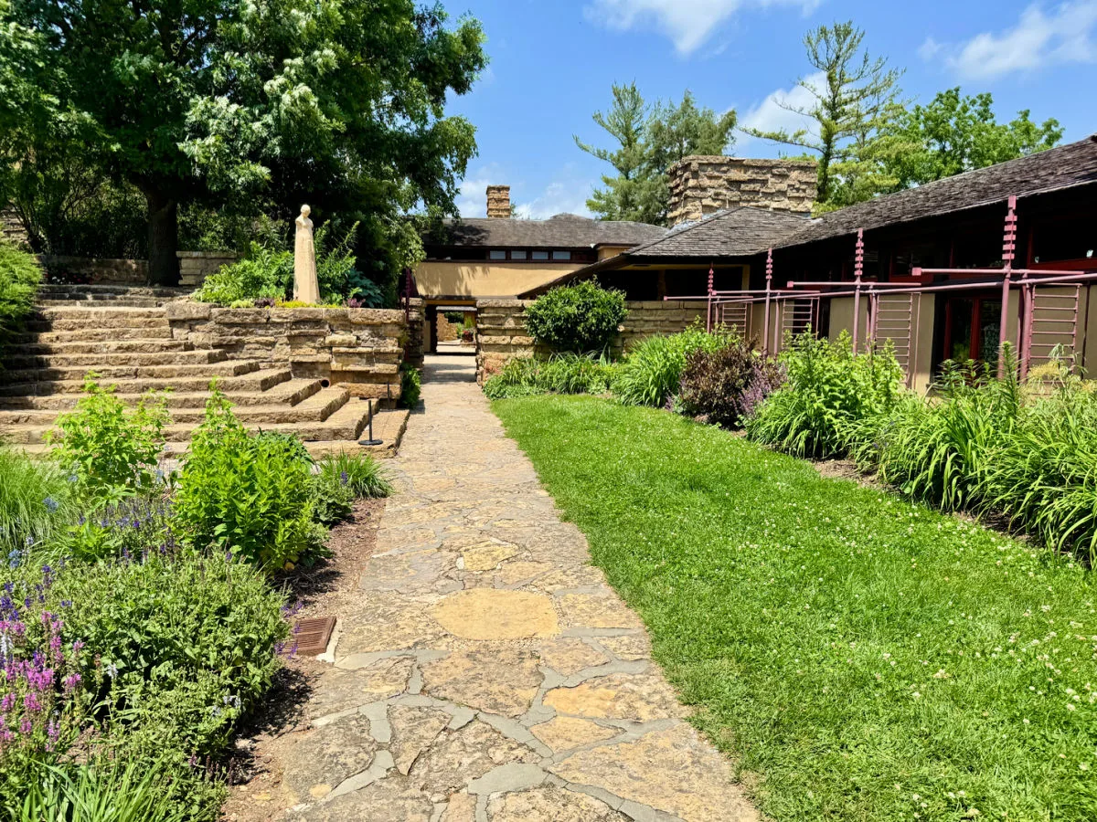 outside-view-paths-and-garden-at-taliesin