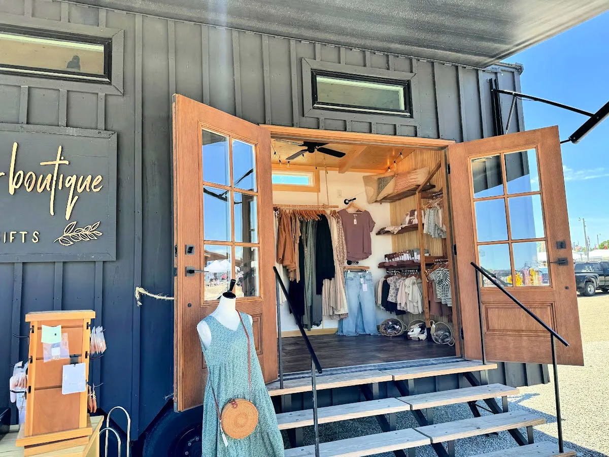 shipshewana-flea-market-boutique