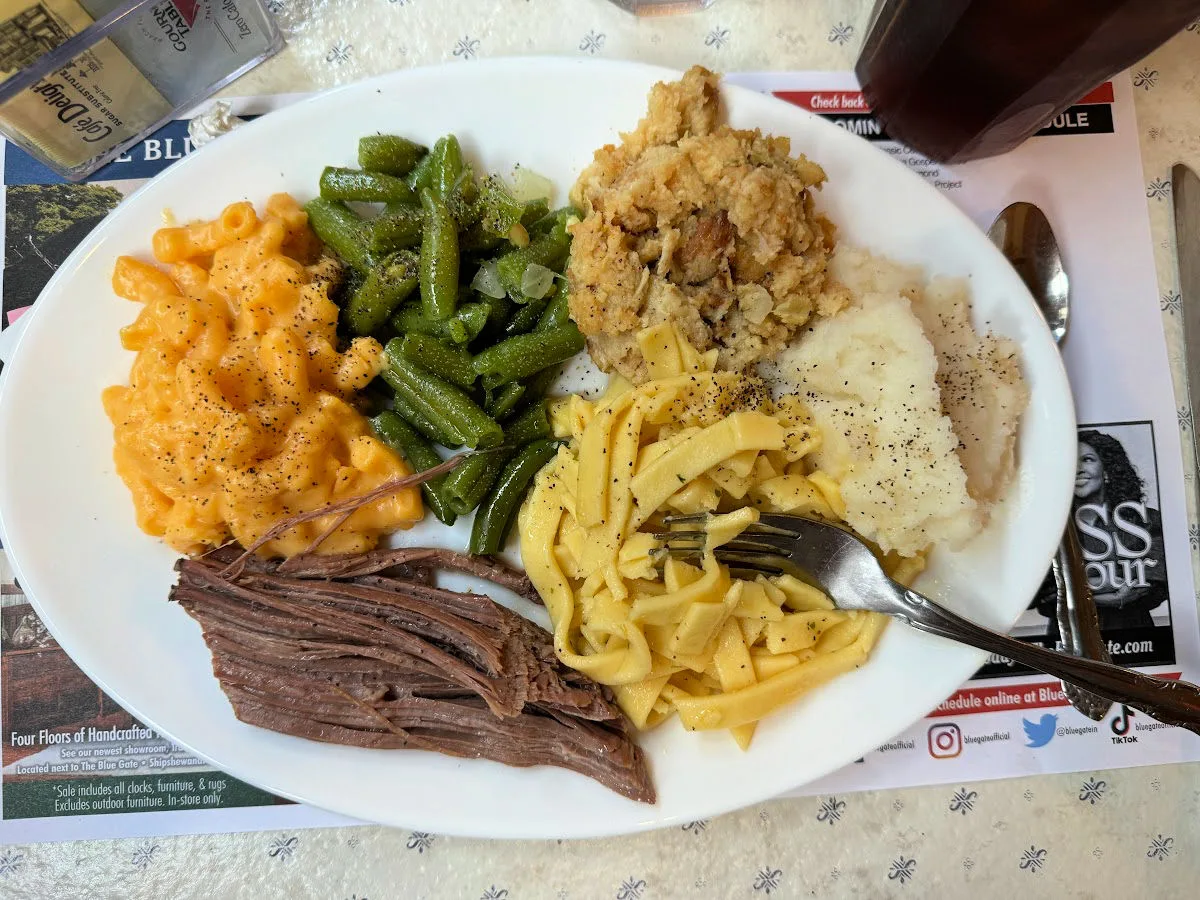 dinner-plate-amish-meal