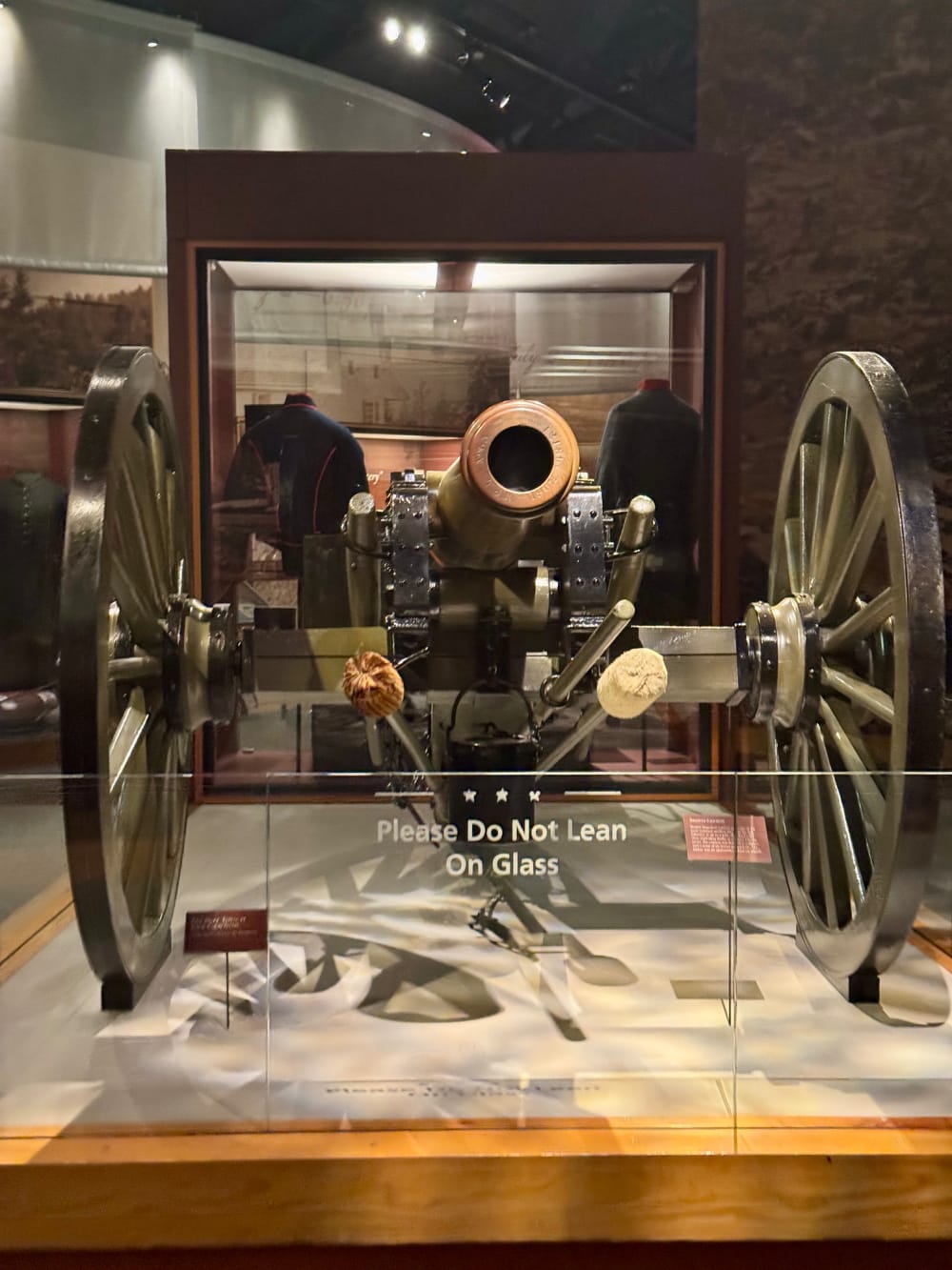 gettysburg-visitor-center-cannon