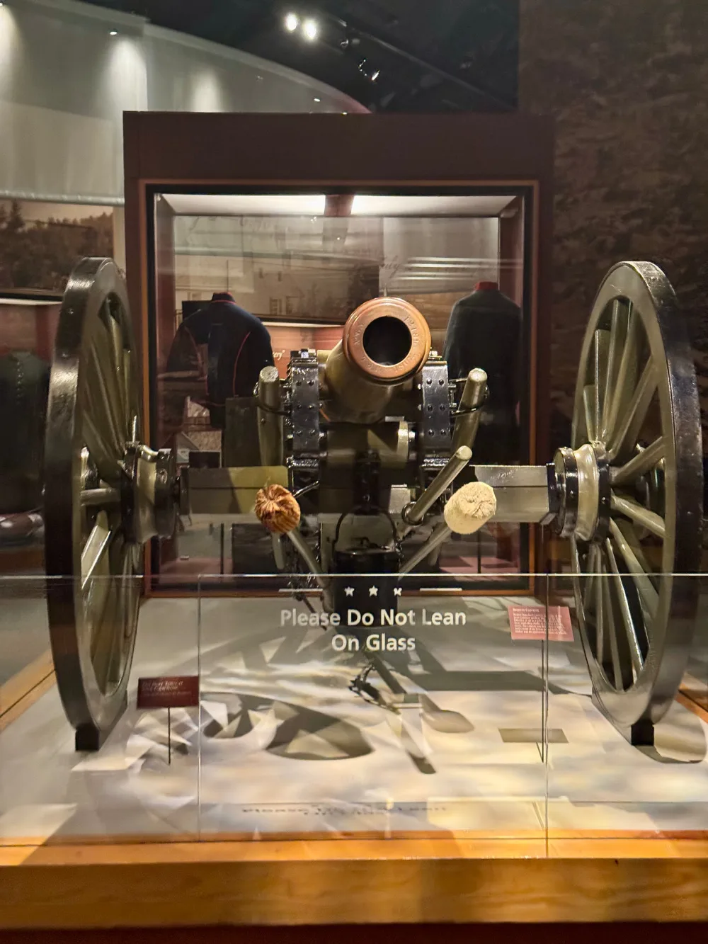 gettysburg-visitor-center-cannon