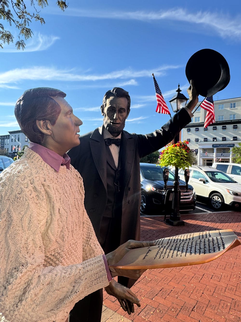 lincoln-statue-downtown-gettysburg