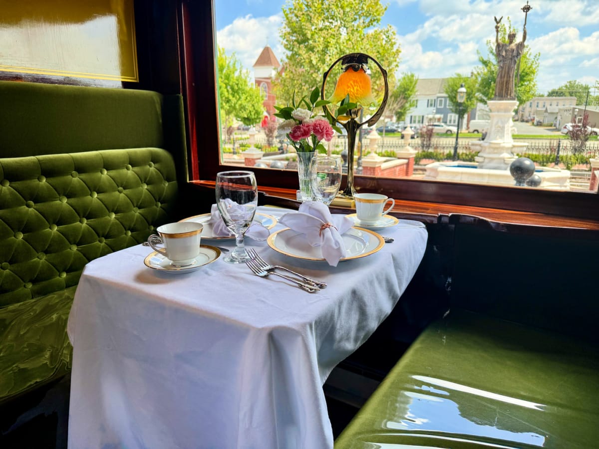 colebrookdale-railroad-table-setting