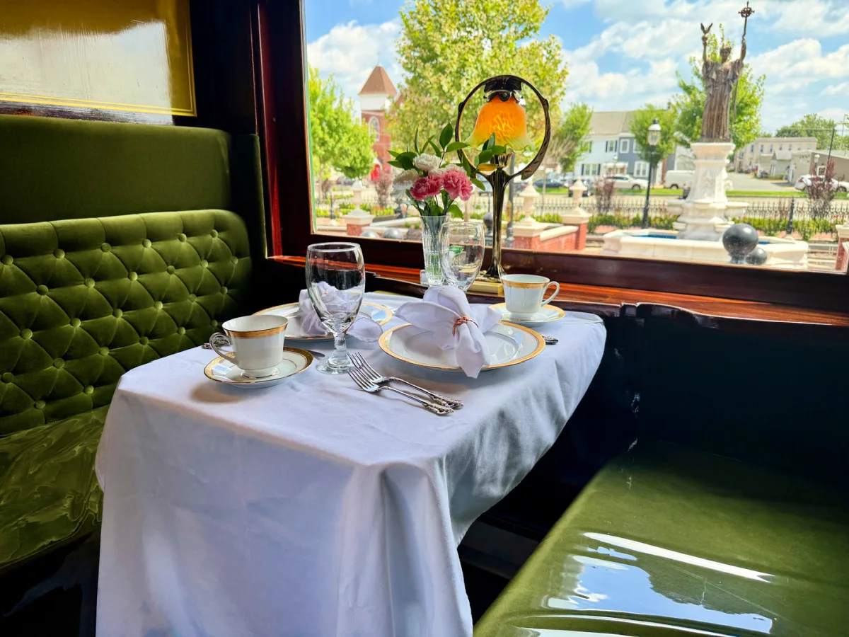 colebrookdale-railroad-table-setting