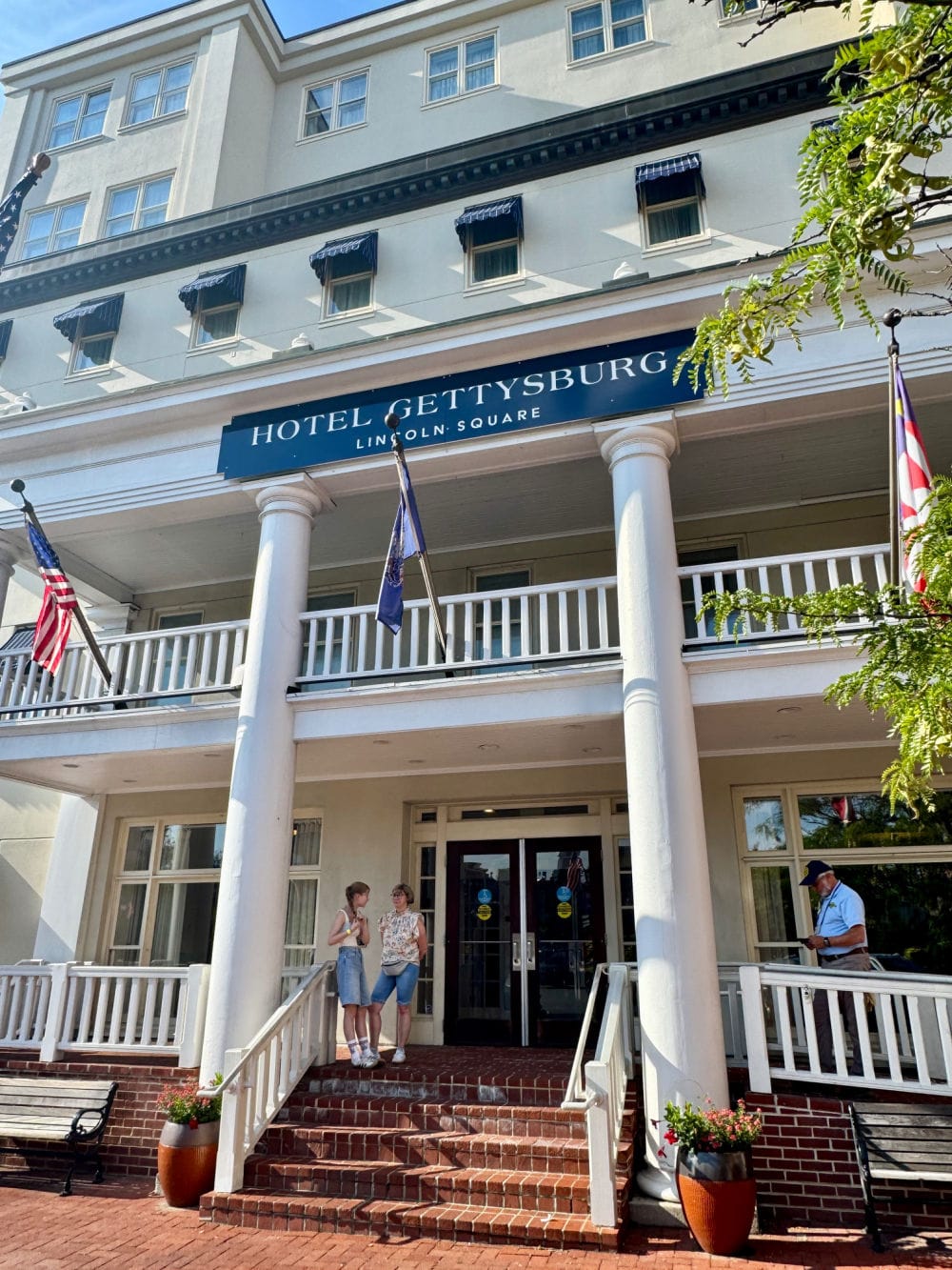 hotel-gettysburg-front-porch