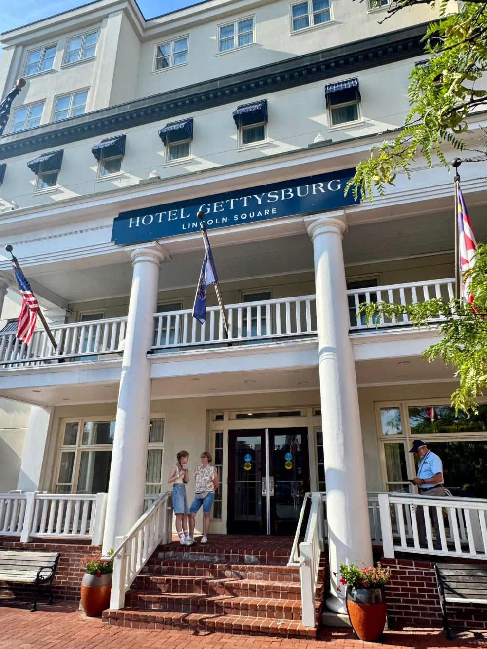 hotel-gettysburg-front-porch