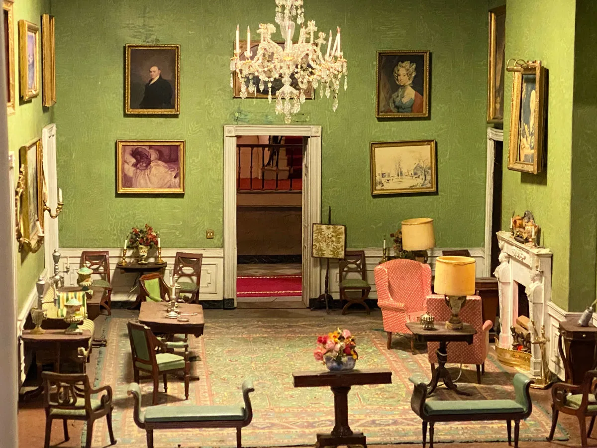 mini-white-house-room