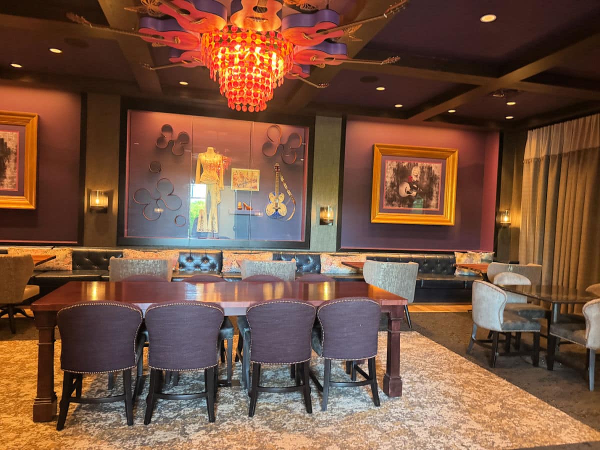 common-room-at-heartsong-lodge