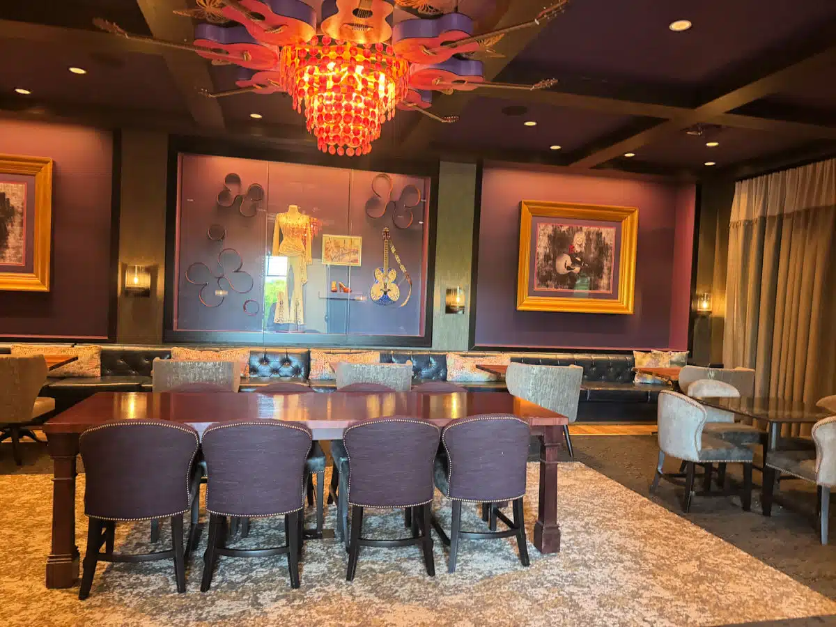 common-room-at-heartsong-lodge