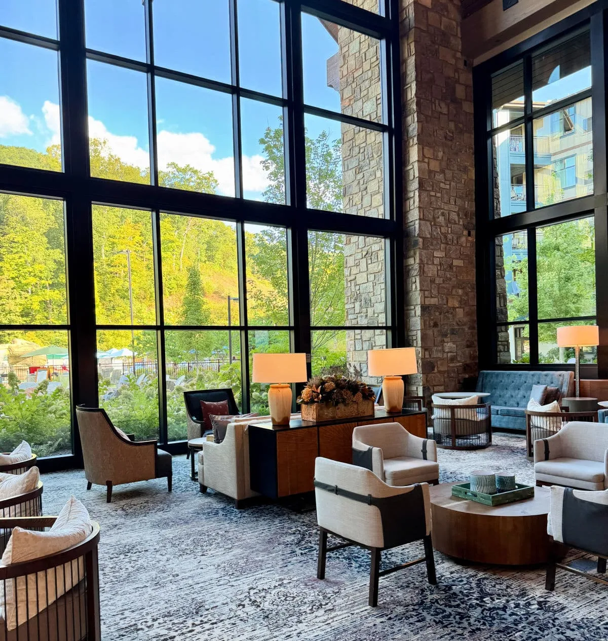 dollywood-heartsong-lodge-seating-area