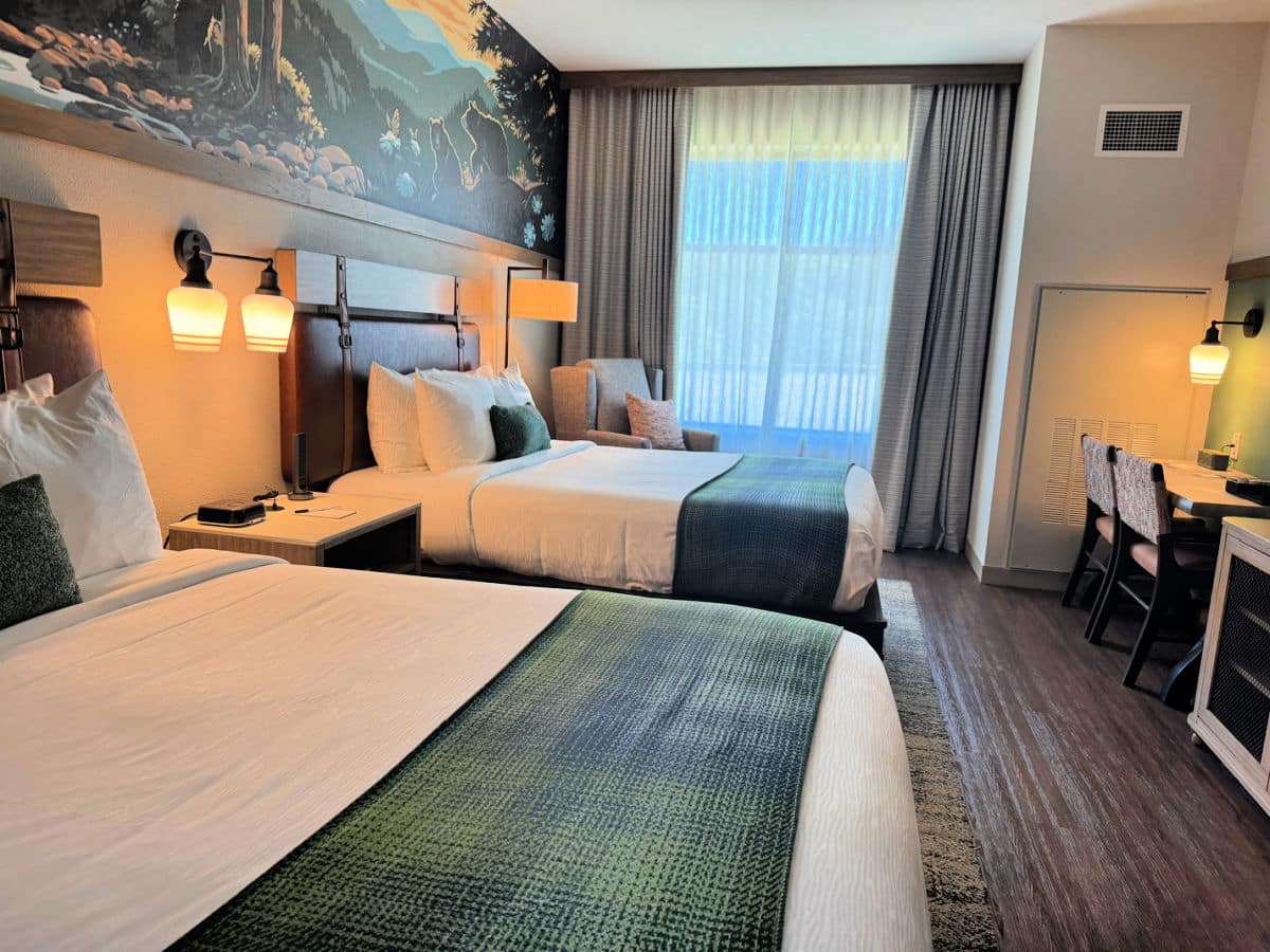 heart-song-lodge-hotel-room