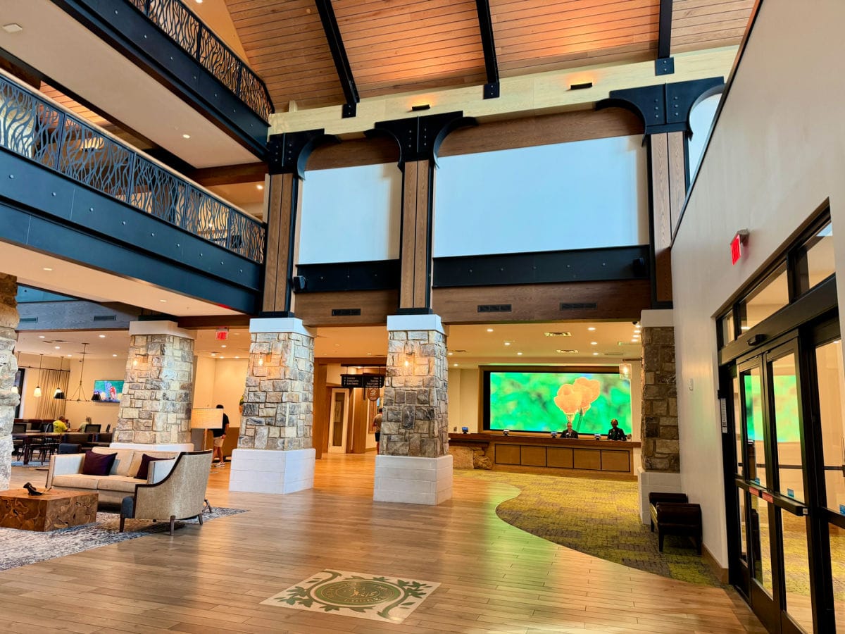 heartsong-lobby-at-dollywood