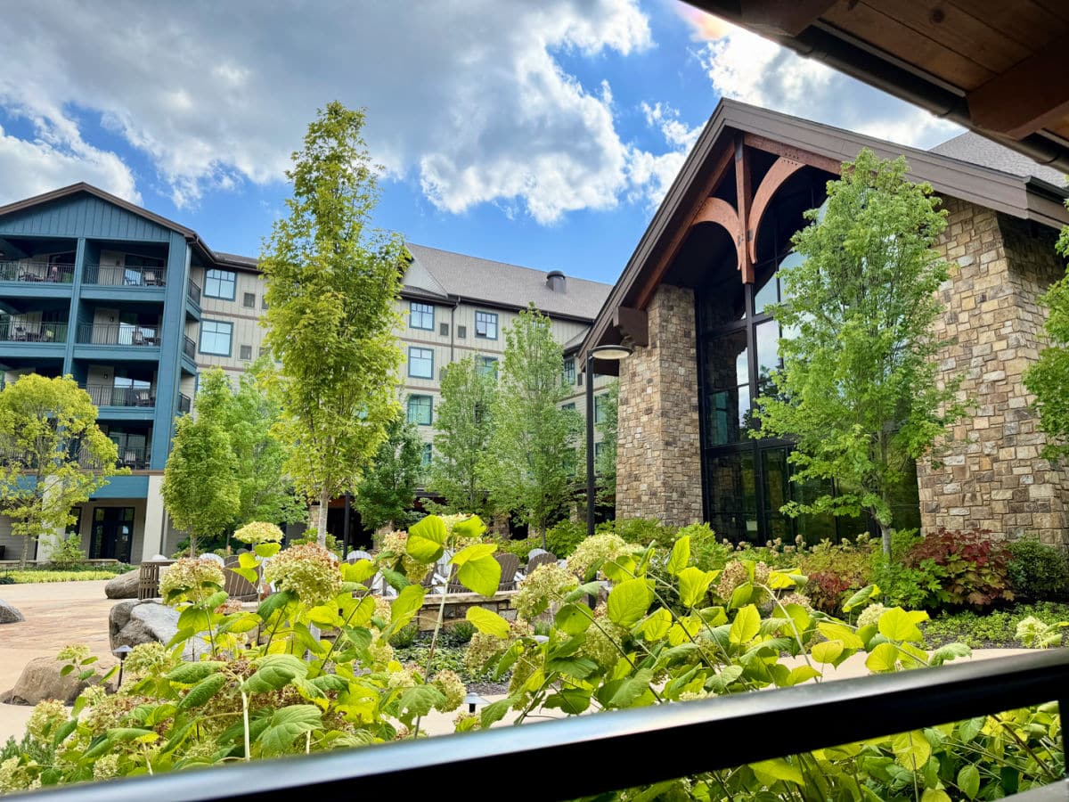 heartsong-lodge-outside-view